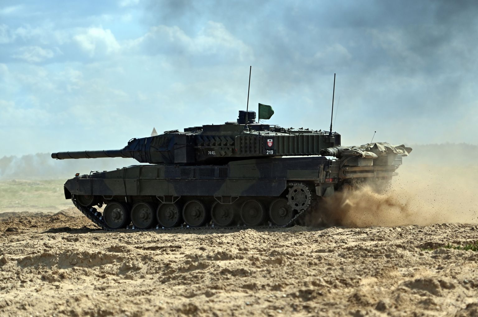 Taani kaitseväe tank Leopard 2A7DK õppustel.