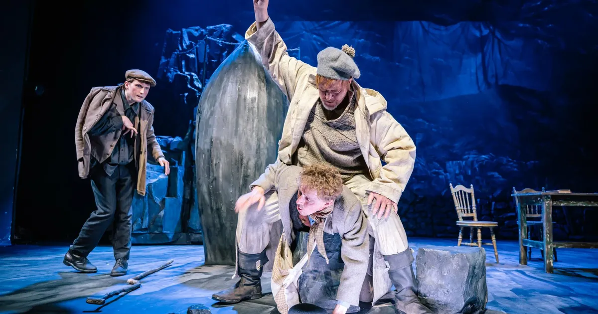 TEATER Naer, mis katab valu, üksindust ja lootusetust