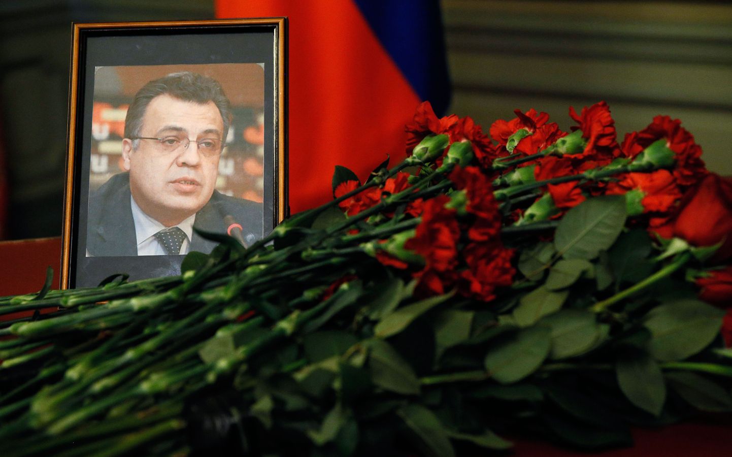 На российского посла в Турции Андрея Карлова на церемонии открытия фотовыставки в Анкаре было совершено нападение, в результате которого дипломат позже скончался.