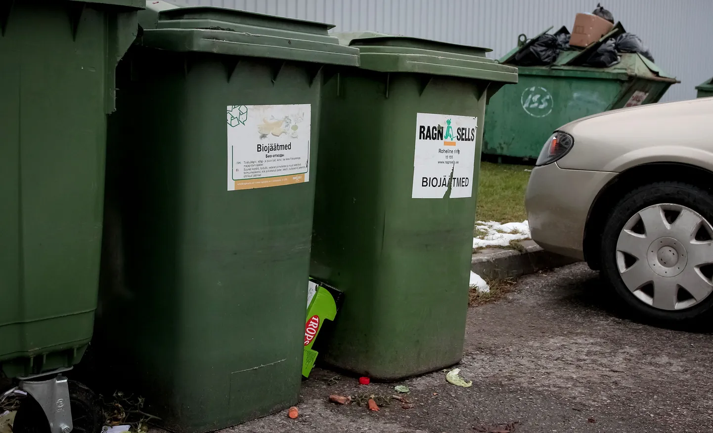 Biojäätmete konteinerid.