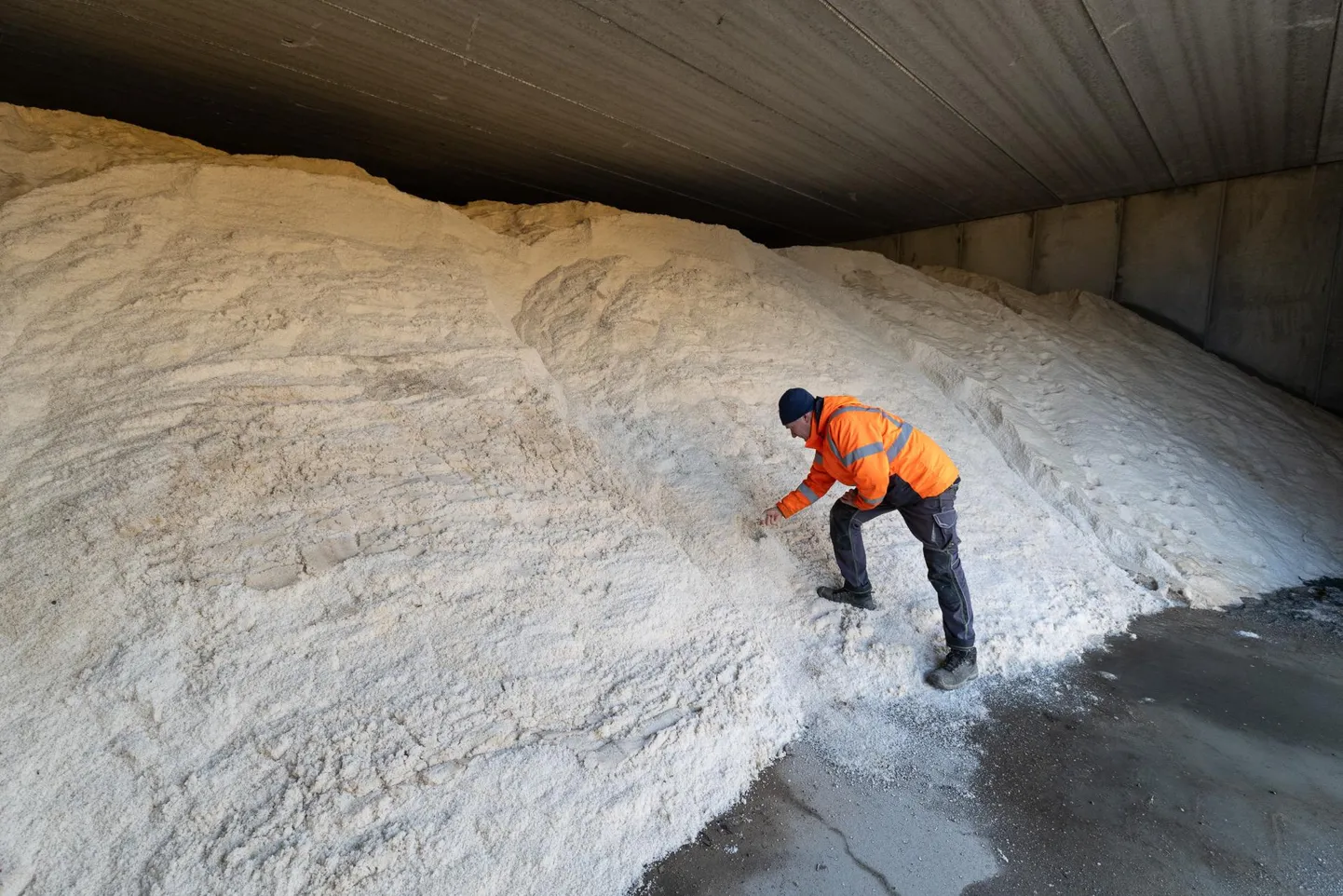 Raktoomi soolalaos ootab lund ja lörtsi 600 tonni soola.