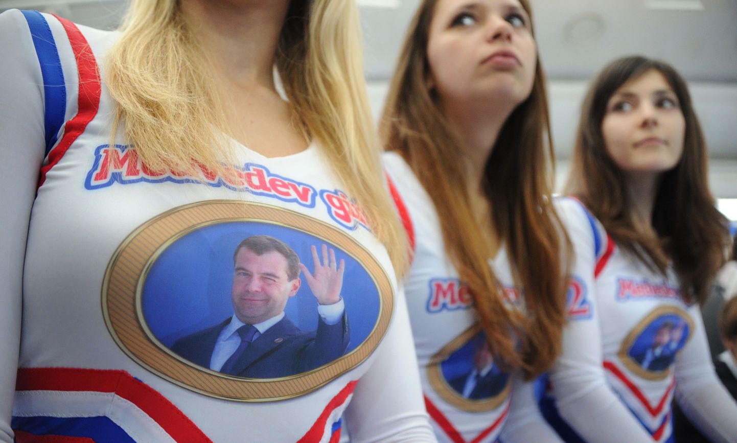 Medvedevi tüdrukud täna Kremlis aset leidnud kohtumisel.