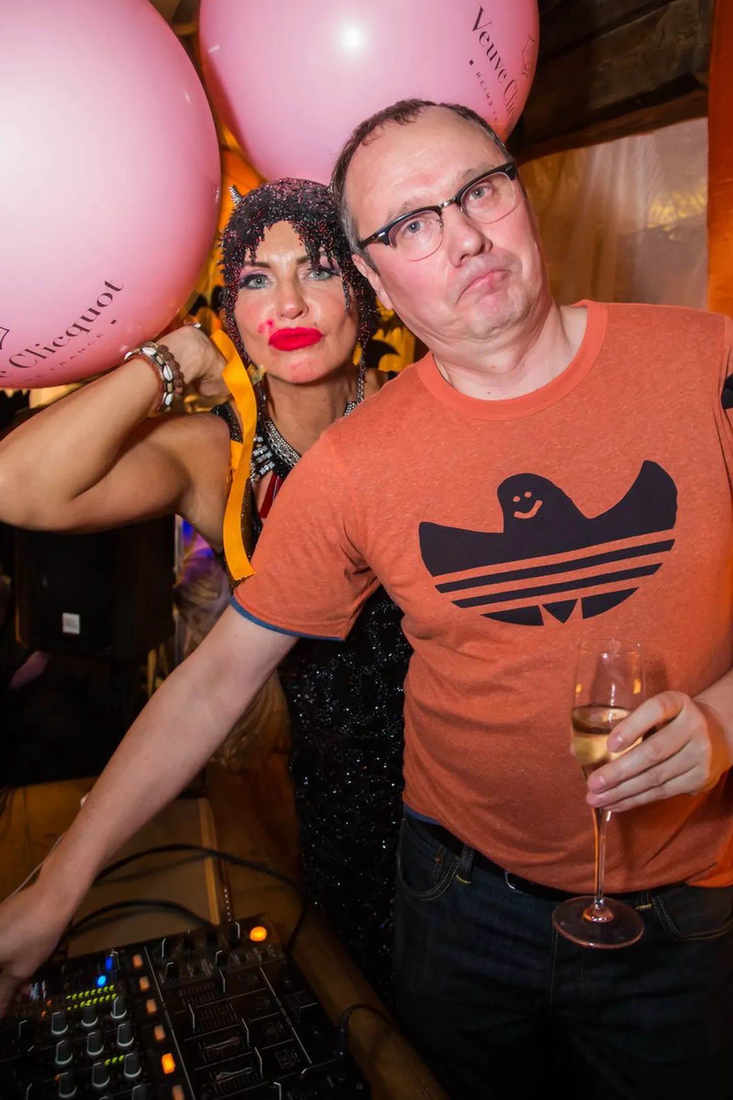 Pöörane Halloween Party Manna La Rosas. DJ puldis möllasid Anu Saagim ja DJ Tom Lilienthal