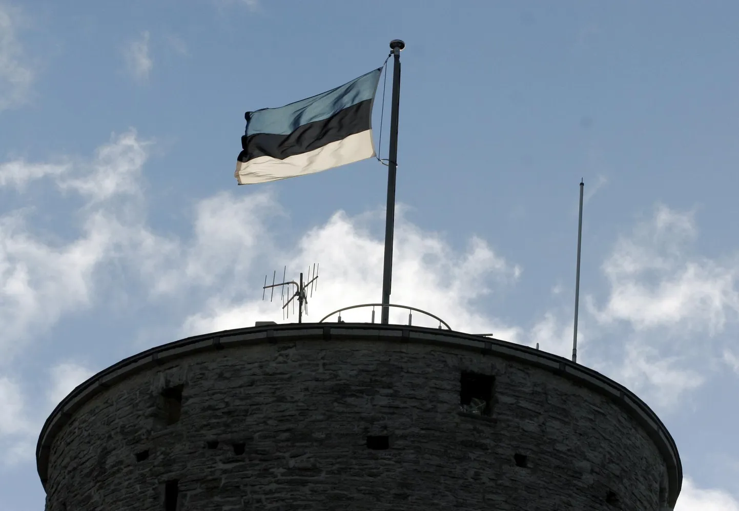Pildil Eesti lipp Pika Hermanni tornis.