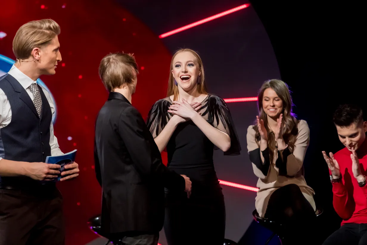 Lauljatar Charlene Rennit oma nooremast õest Superstaari Anette Mariast ...