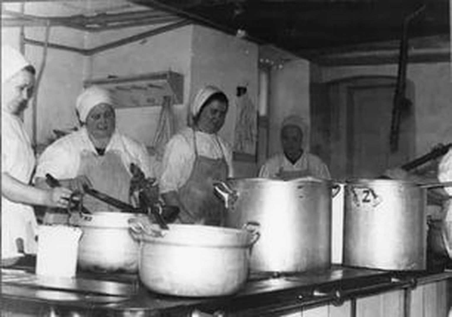 Nõukogudeaegse söökla köök