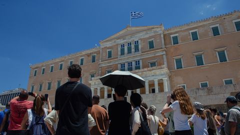 Greece Hit by First Heatwave of the Year