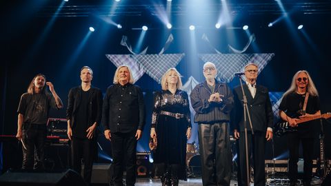 FOTO ⟩ Aizvadīts jaudīgs rokkoncerts Jura Kulakova piemiņas vietas izveidei Līvānos