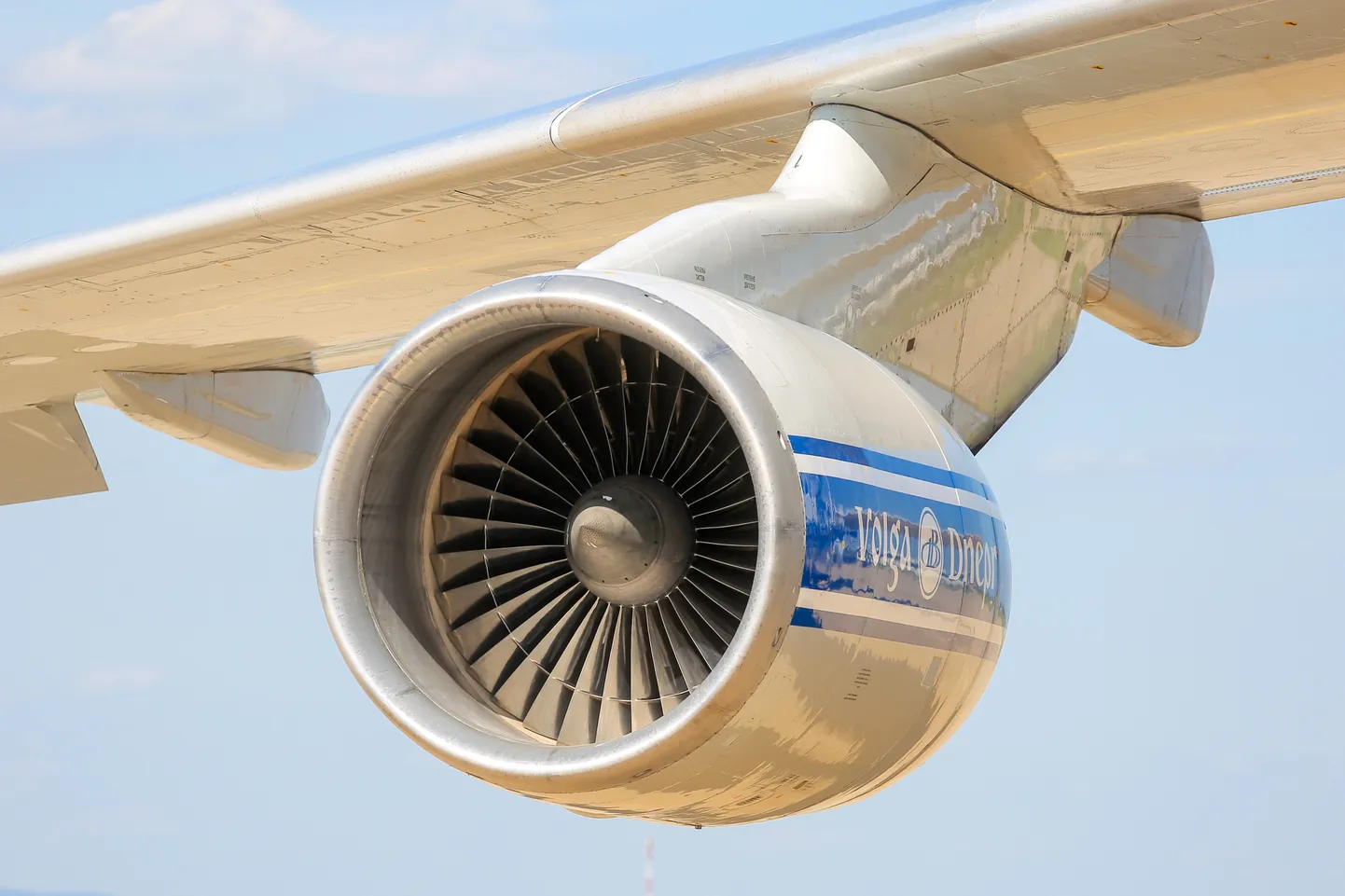 Lennuki Antonov 124-100 mootor.