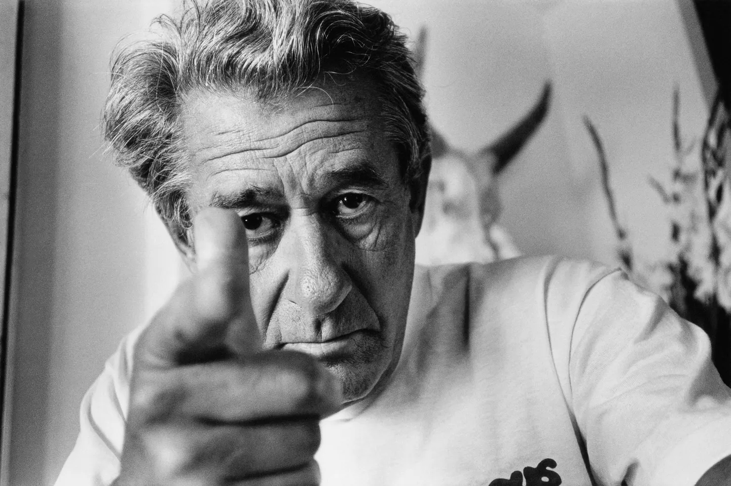 «Helmut Newton. Halvad ja ilusad» tutvustab moefotograafia suurkuju, kes tegi endale nime uudse lähenemisega naise kehavormide uurimisel.