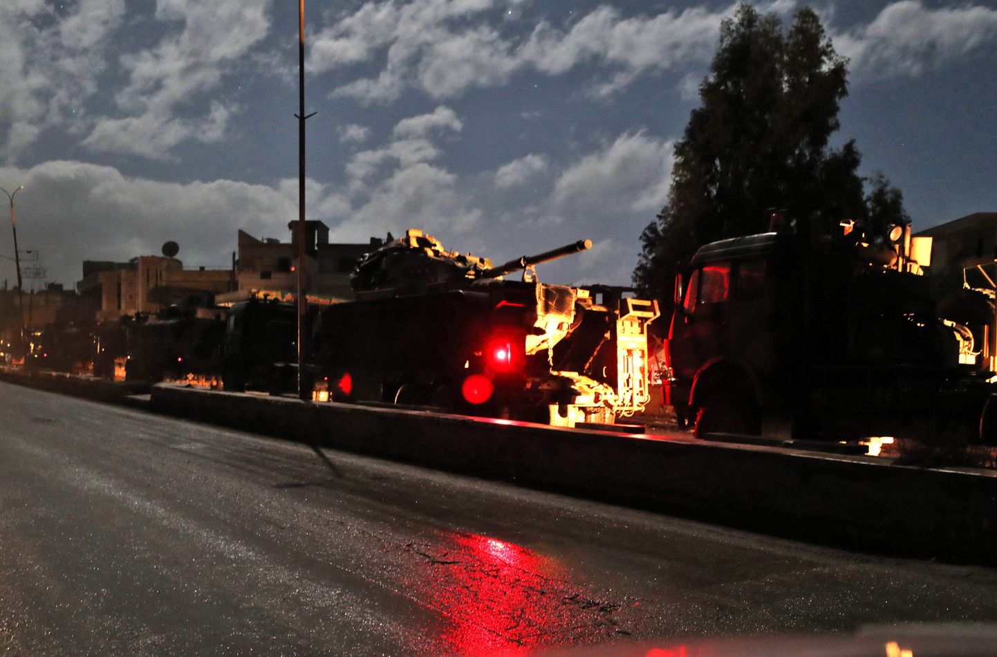 Türgi sõjaväe konvoi Süürias Binnishi linnas, mis on väidetavalt teel Idlibi linna 7. veebruaril 2020.