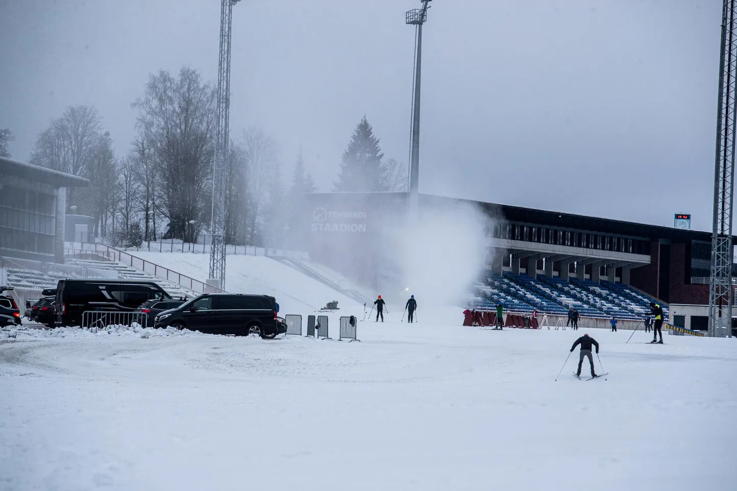 Kevin Uljaste juhendamisel toimuvad Tehvandi staadionil suusatajate motivatsioonitreeningud.