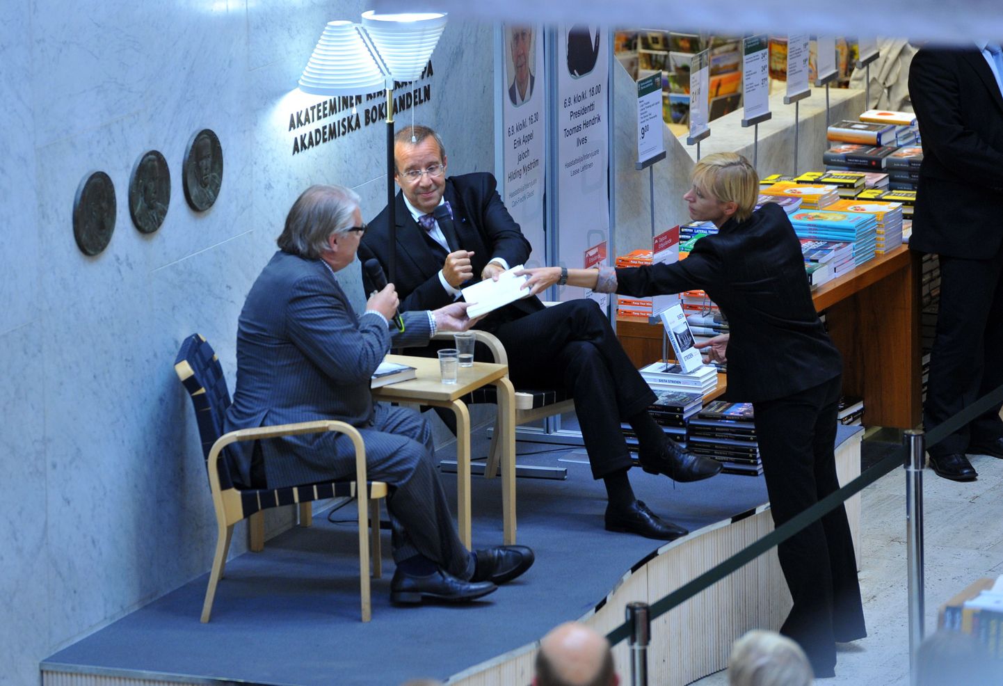 President Toomas Hendrik Ilvese raamatu esitlus Soome ühes suurimas raamatupoes Akateeminen Kirjakauppa.