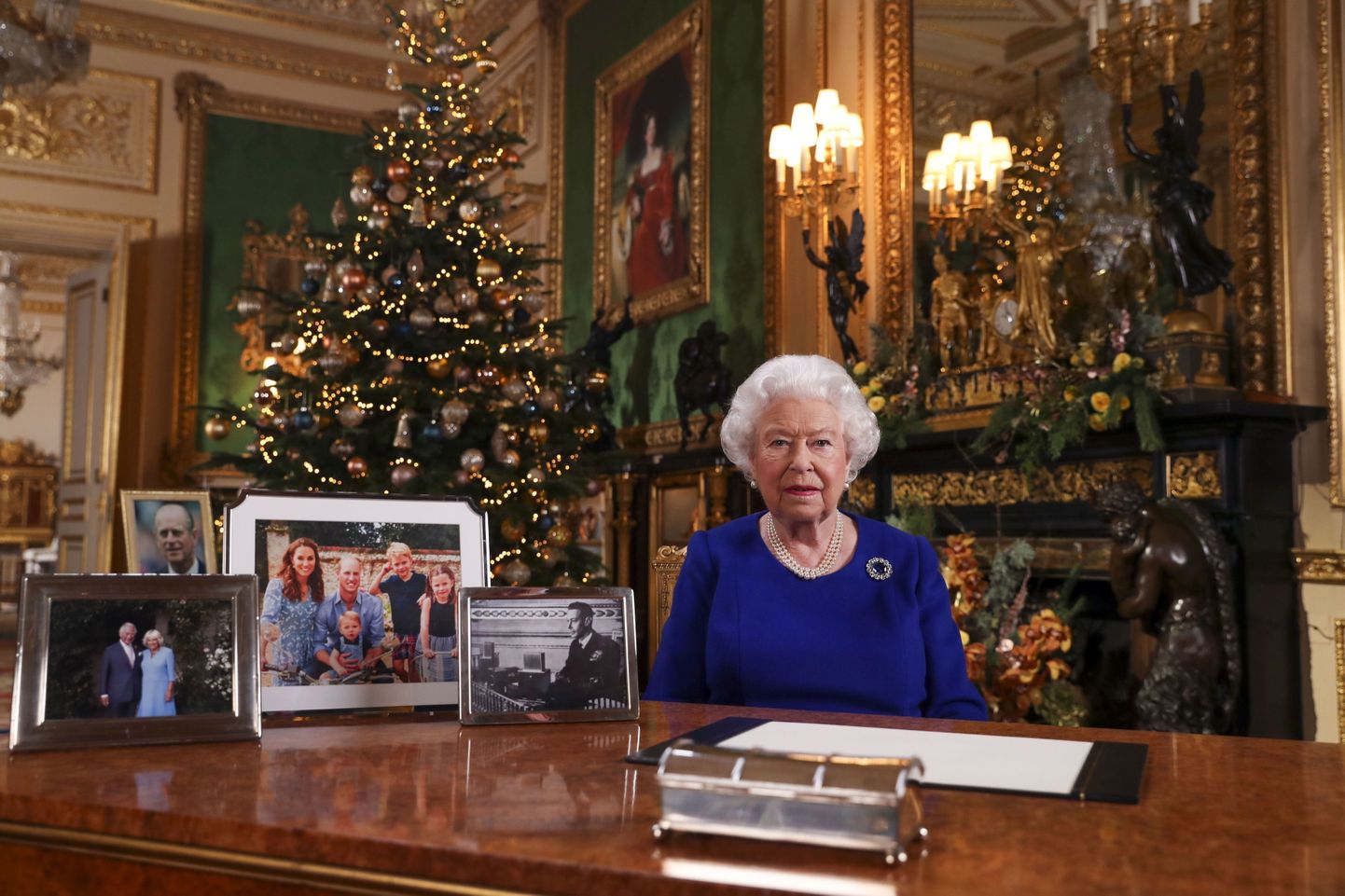 Briti kuninganna Elizabeth II 24. detsembril Windsori lossis tänavust jõulupöördumist sisse lugemas.