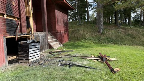Põlenud laululava tehakse korda koos kogukonnaga