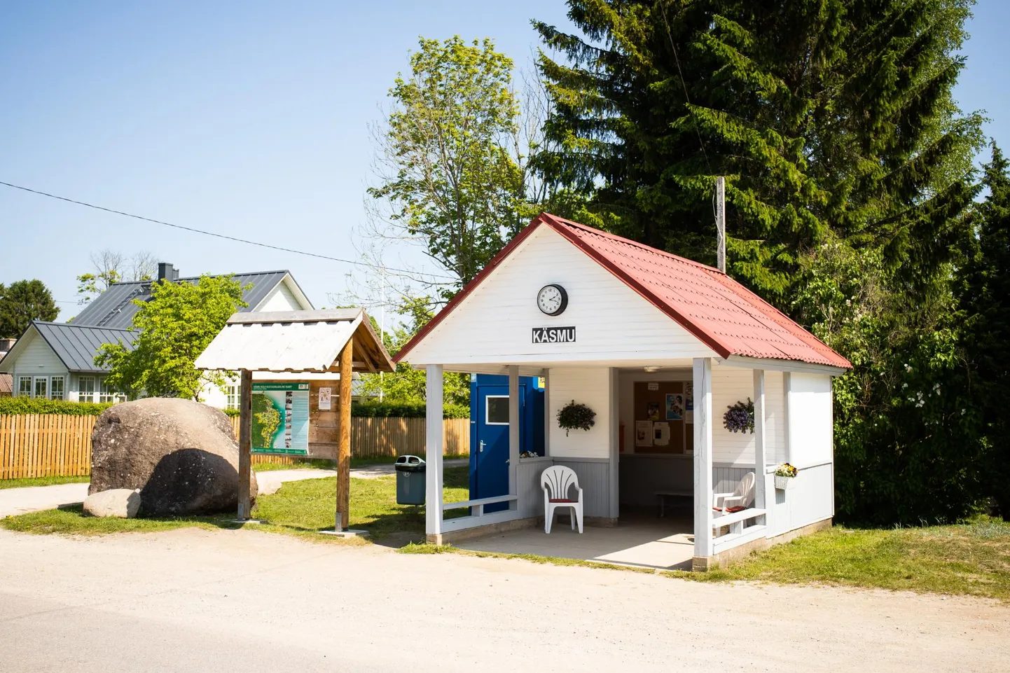 Käsmu bussiootepaviljon.