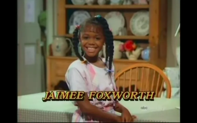 Jaimee Foxworth telesarja «Family matters» algustiitrites.