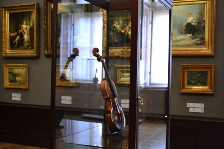 Выставка струнных инструментов знаменитых итальянских мастеров 