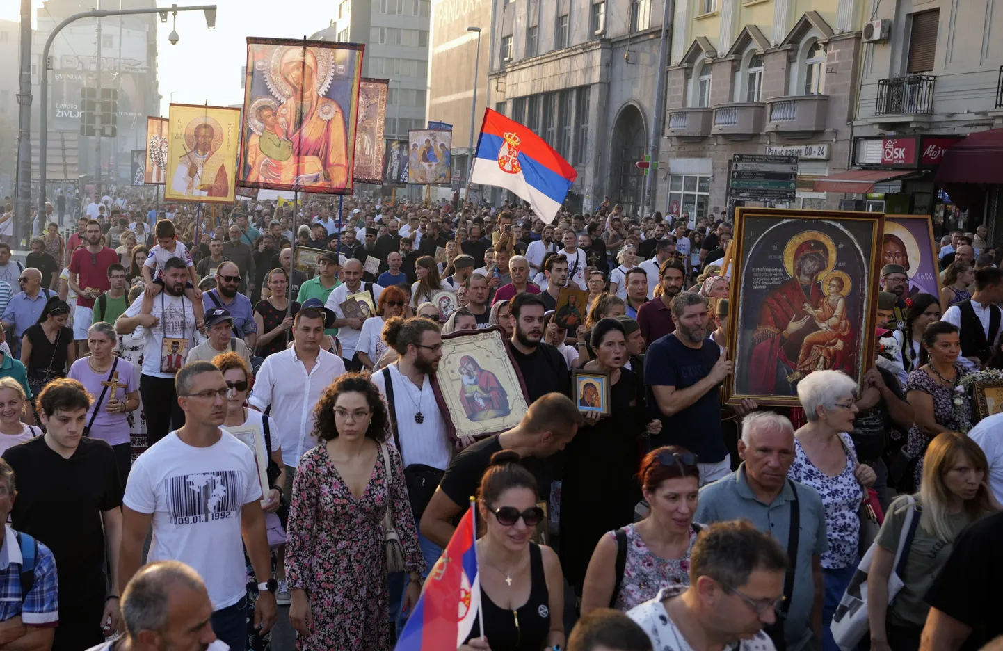Tuhanded serblased avaldasid Belgradis meelt EuroPride'i vastu.