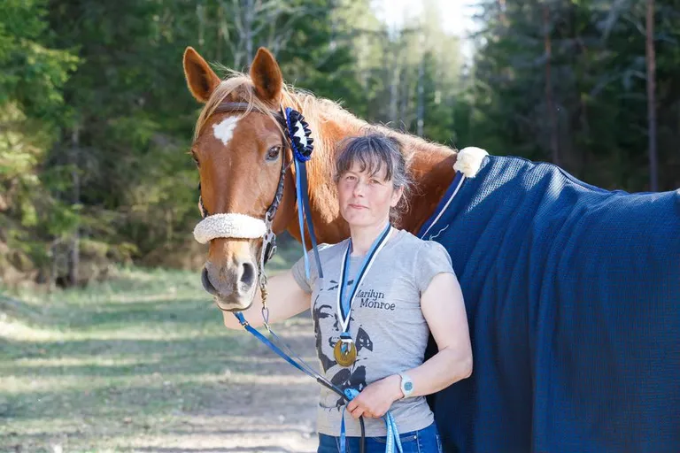 Värske Eesti meister Virge Laur koos oma ratsu Filly-Bellaga.