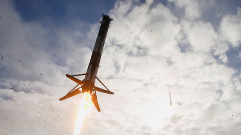 Vaata, mida SpaceX maailma võimsaima kanderaketiga kosmosesse saatis