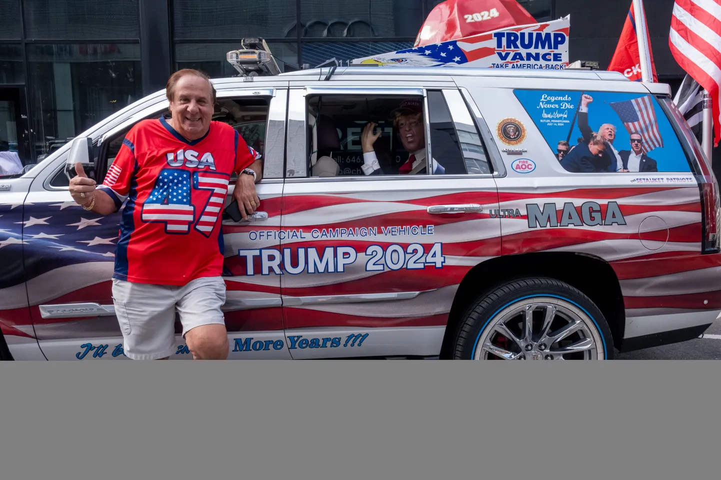 Donald Trumpi toetaja enne New Yorgis peetud asepresidendikandidaatide debatti.