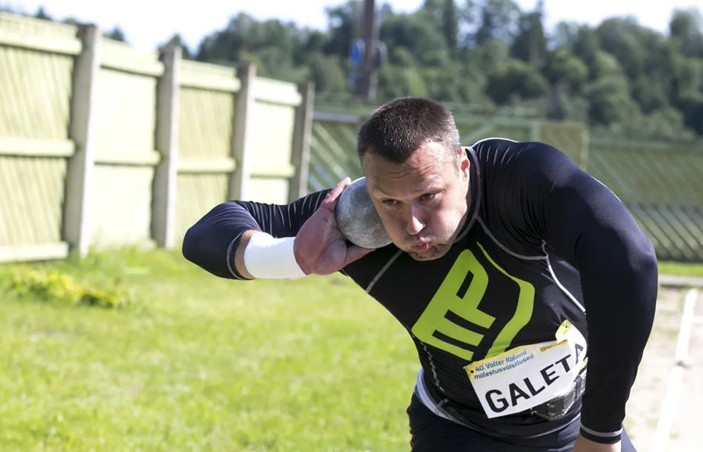 Kristo Galeta parandas varem tema enda nimele kuulunud Viljandi maakonna kuulitõukerekordit.