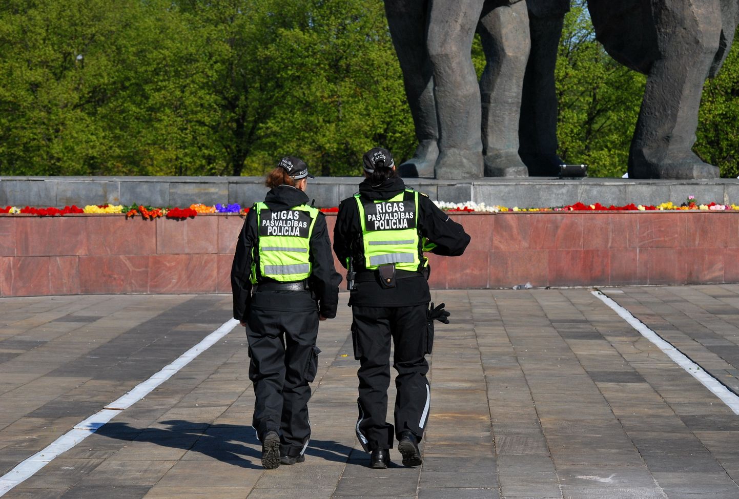 Муниципальная полиция и памятника в Пардаугаве
