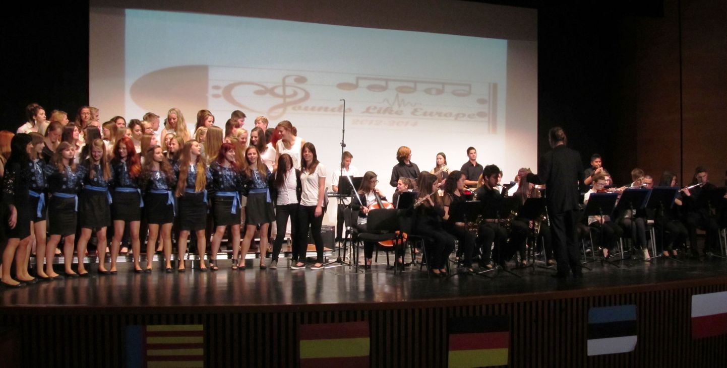 Sütevaka noortekoor käis Comeniuse muusikaprojekti raames Hispaanias. Pildil lõppkontsert.