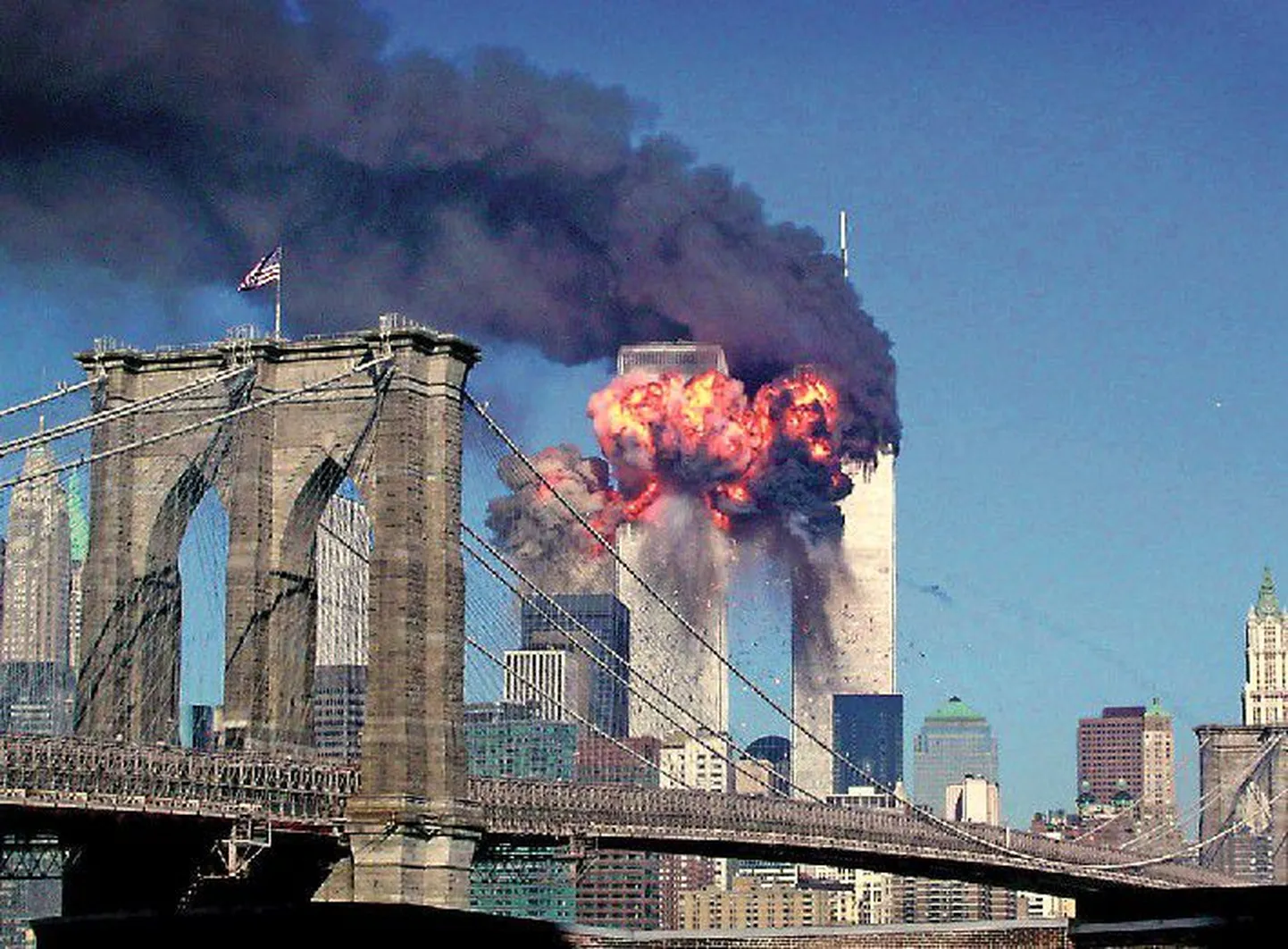 11 сентября 2001. Башни-близнецы Всемирного торгового центра на Манхэттене.