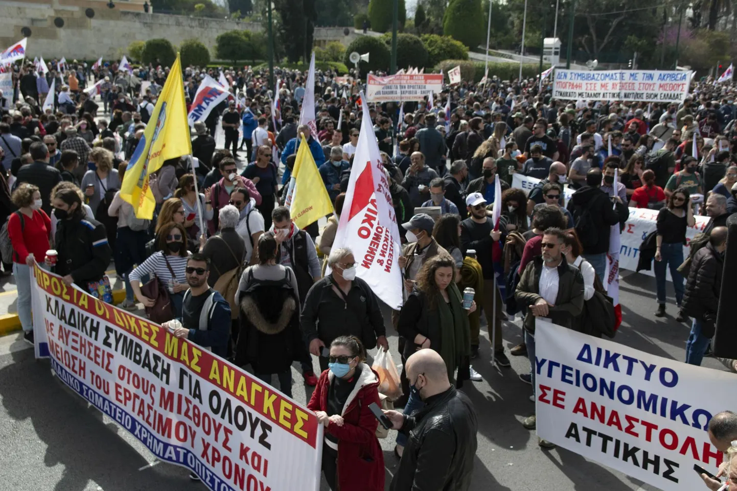 Kreekas toimuvad praegugi valitsuse kasinuspoliitika vastased protestid nagu see 6. aprillil aset leidnu, ent muu maailma tähelepanu pole enam ammu võlakriisil.