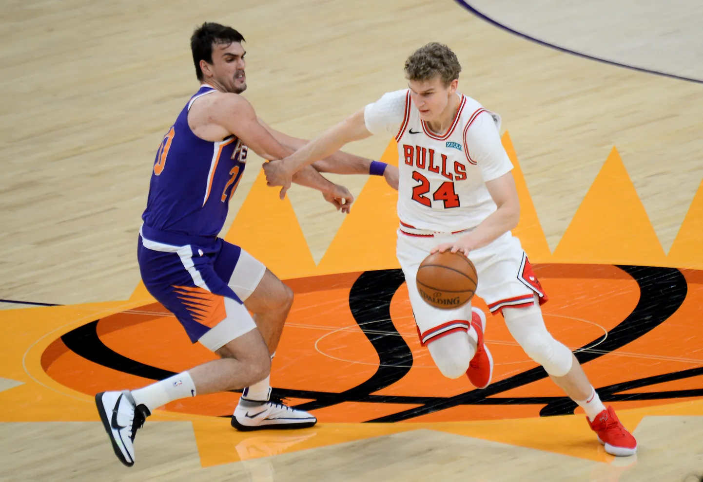Lauri Markkanen palliga.