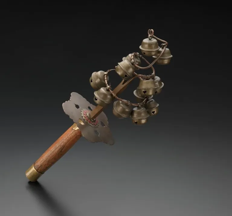 Japāņu ritma instruments kagura suzu no Mivas pilsētas Naras prefektūrā, Japānā