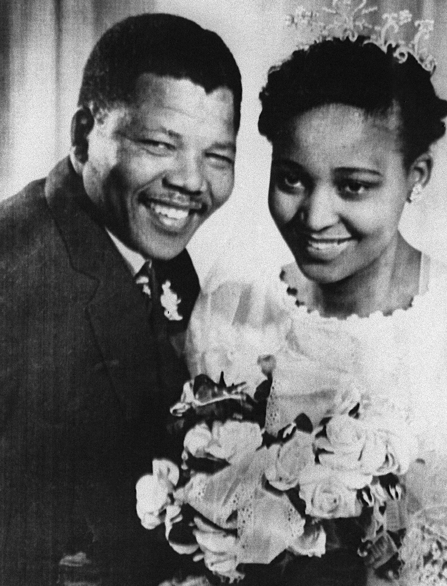 Nelson ja Winnie Mandela oma pulmapäeval
