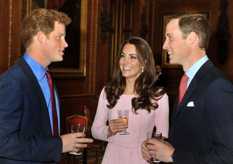 Prints Harry, hertsoginna Kate ja prints William aastal 2012.