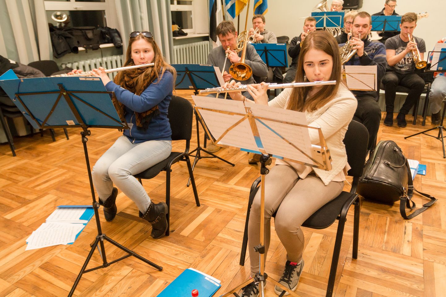 Kaitseliidu Pärnu Maleva orkester Saxon lugusid harjutamas.