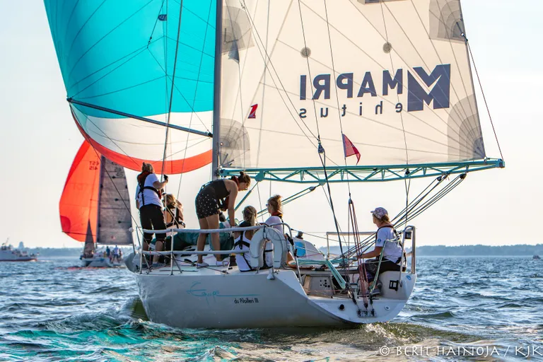 Parima naiskonna tiitli võitis 2018 Helsingi-Tallinn regatil Piloilleri naiskond, mille kapteniks Anne-Mari Luik (Kalevi Jahtklubi)