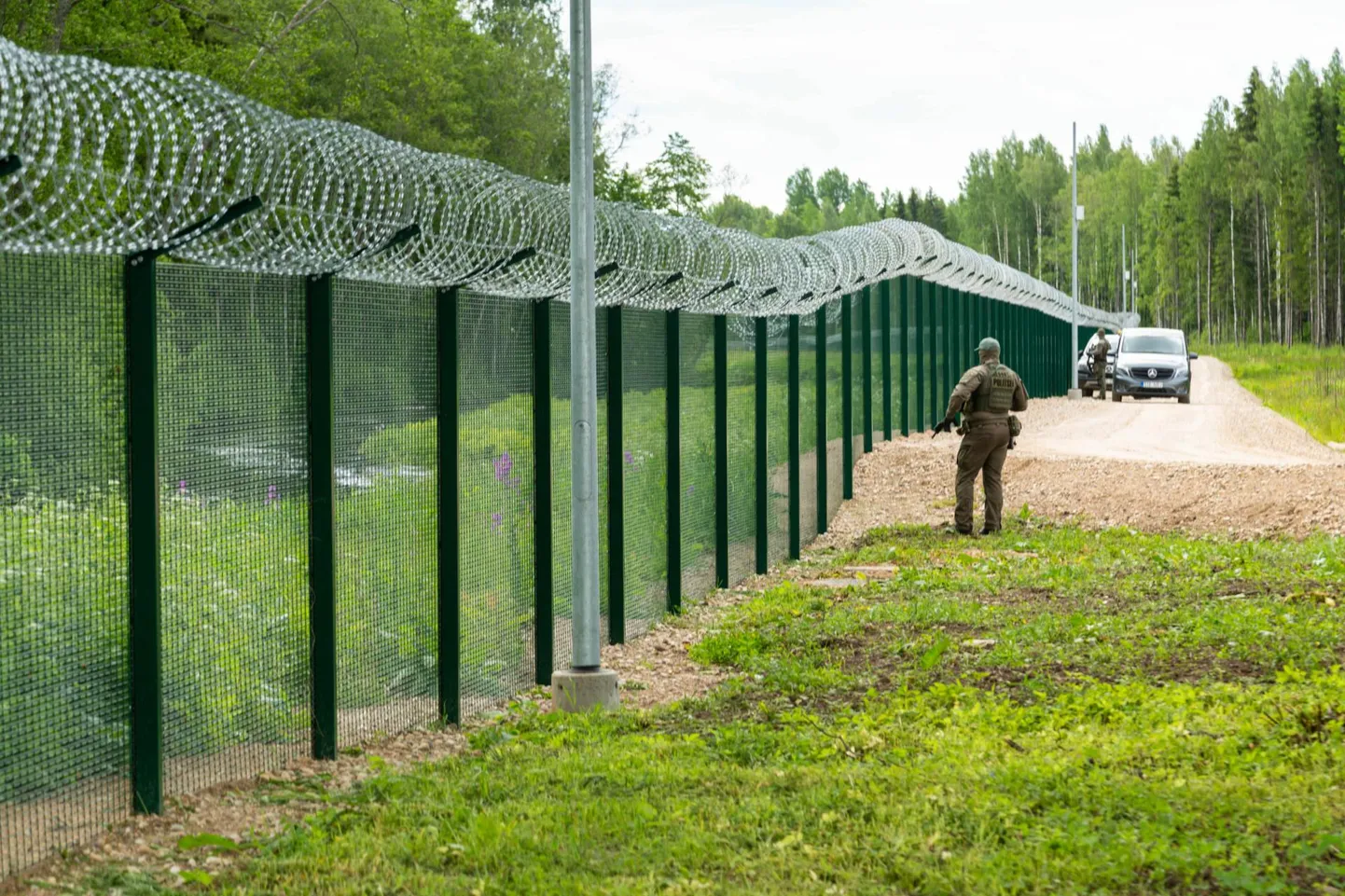Kas Eesti saab mõne toetuse ümber suunata näiteks piiritara ehitamisse või laskemoona tootmisse, on veel lahtine.
