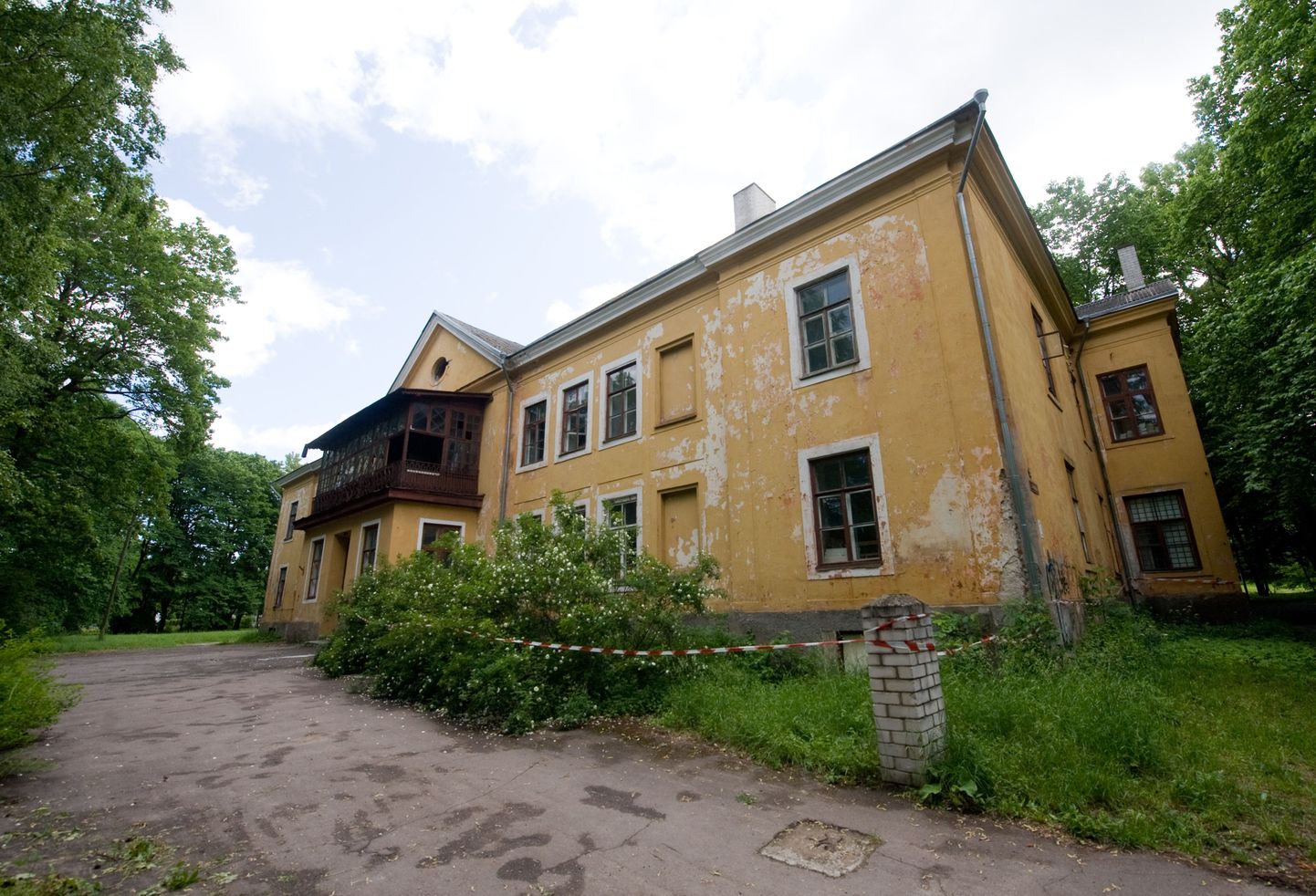 Vene muuseumile eraldatud hoone Kadriorus Koidula 23 seisab tühjana ja on ära lagastatud.