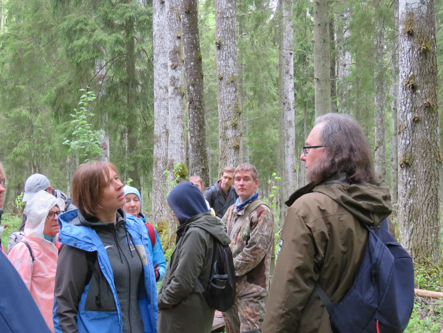 Looduskaitsekuul toimus matk Oandul koos president Kersti Kaljulaidiga.
