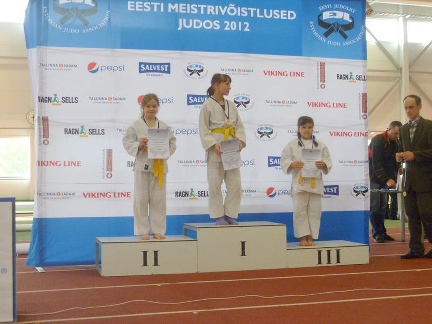 Pärnu Vabakooli kolmanda klassi õpilane Rebecca Särav võitis hõbemedali.