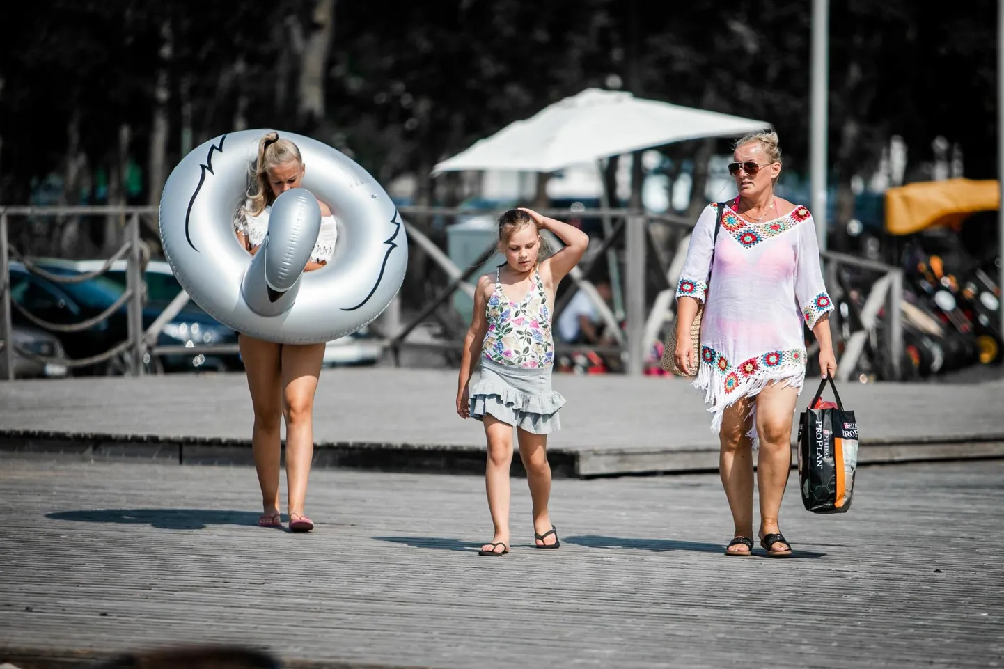 Soe suveilm meelitas rahva Pärnu randa.