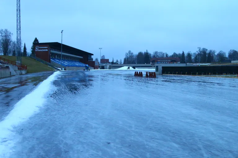 Tehvandil on lume asemel jääväljad
