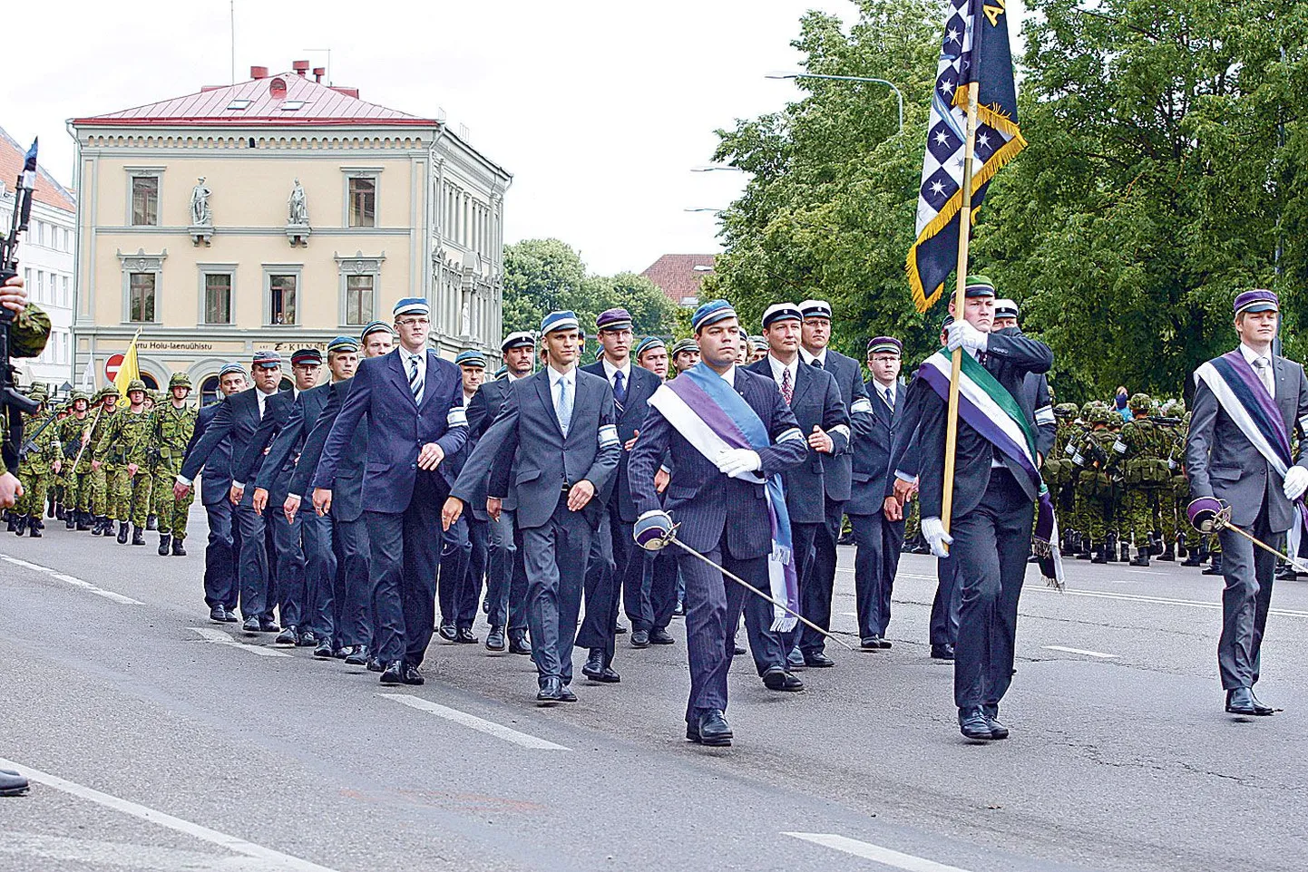 Akadeemilise malevkonna liikmed 2011. aastal Tartus korraldatud võidupüha paraadil.
