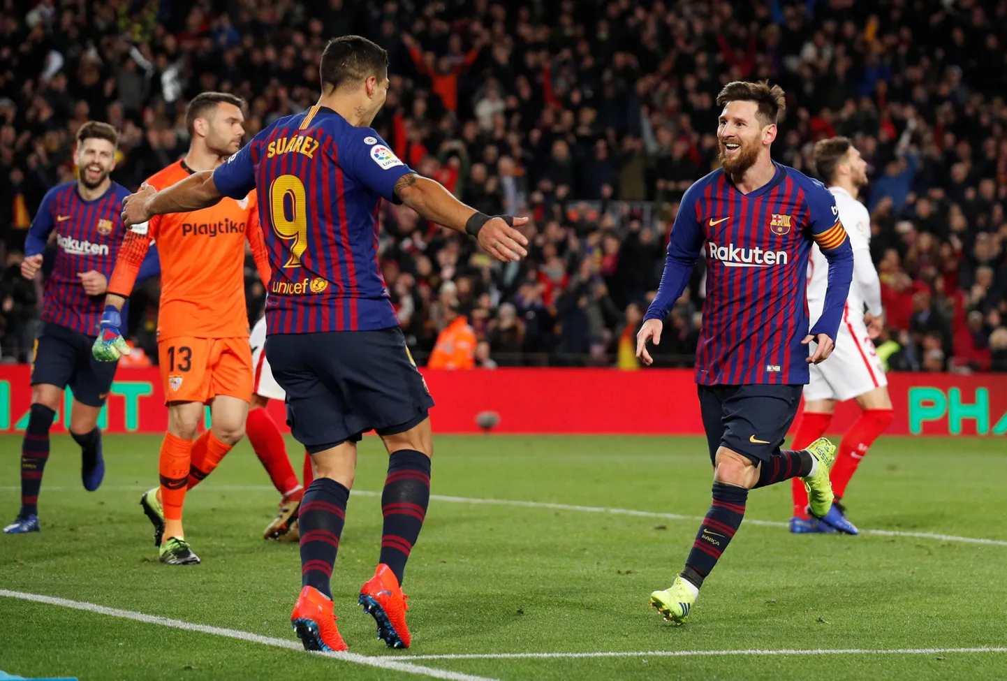 FC Barcelona jalgpallimeeskonna tähtründajad Lionel Messi (paremal) ja Luis Suarez.