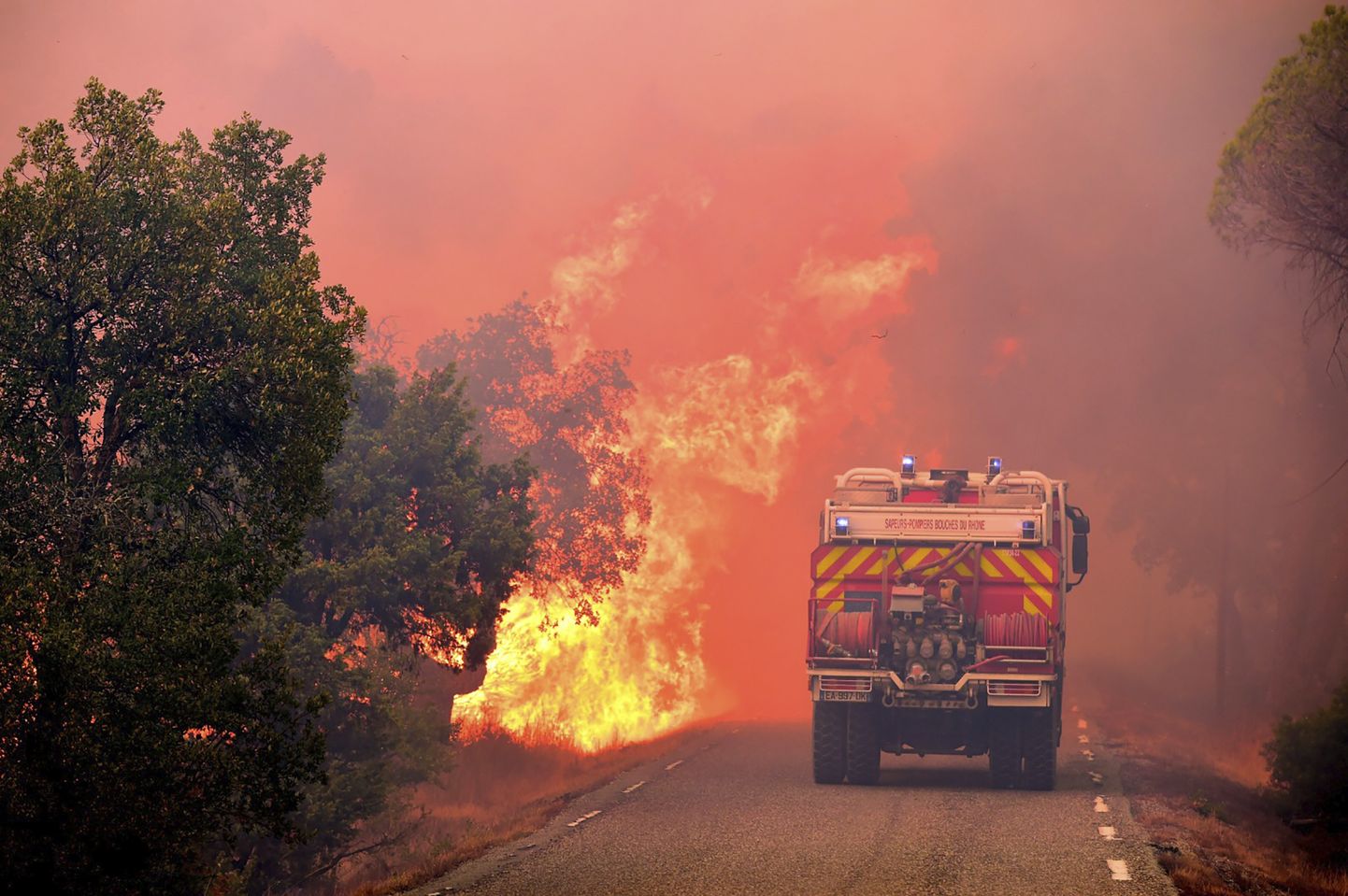Tuletõrjeauto Lõuna-Prantsusmaal Le Luci lähistel 18. august 2021.