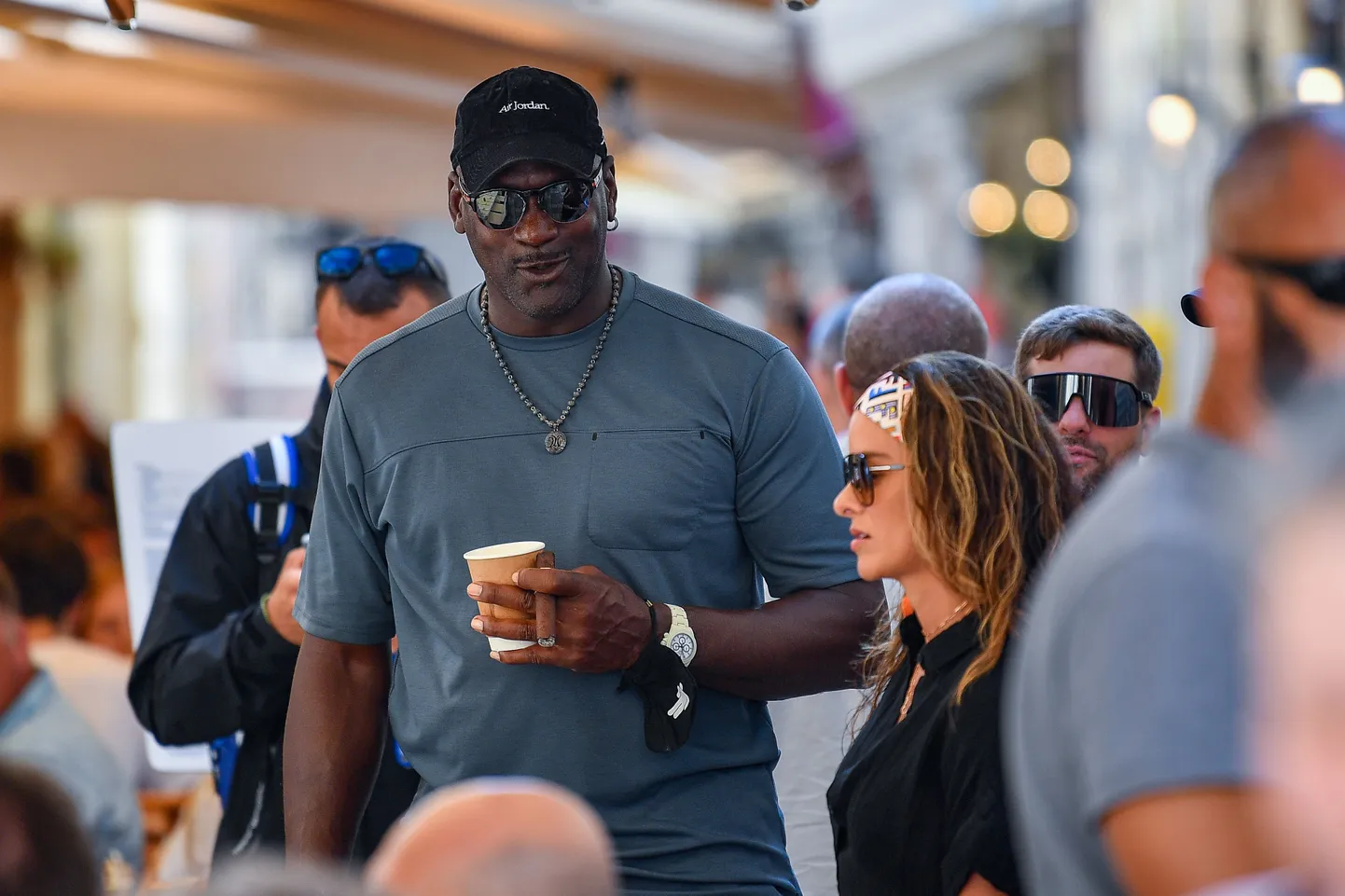 Michael Jordan (vasakul) koos abikaasa Yvette Prietoga.