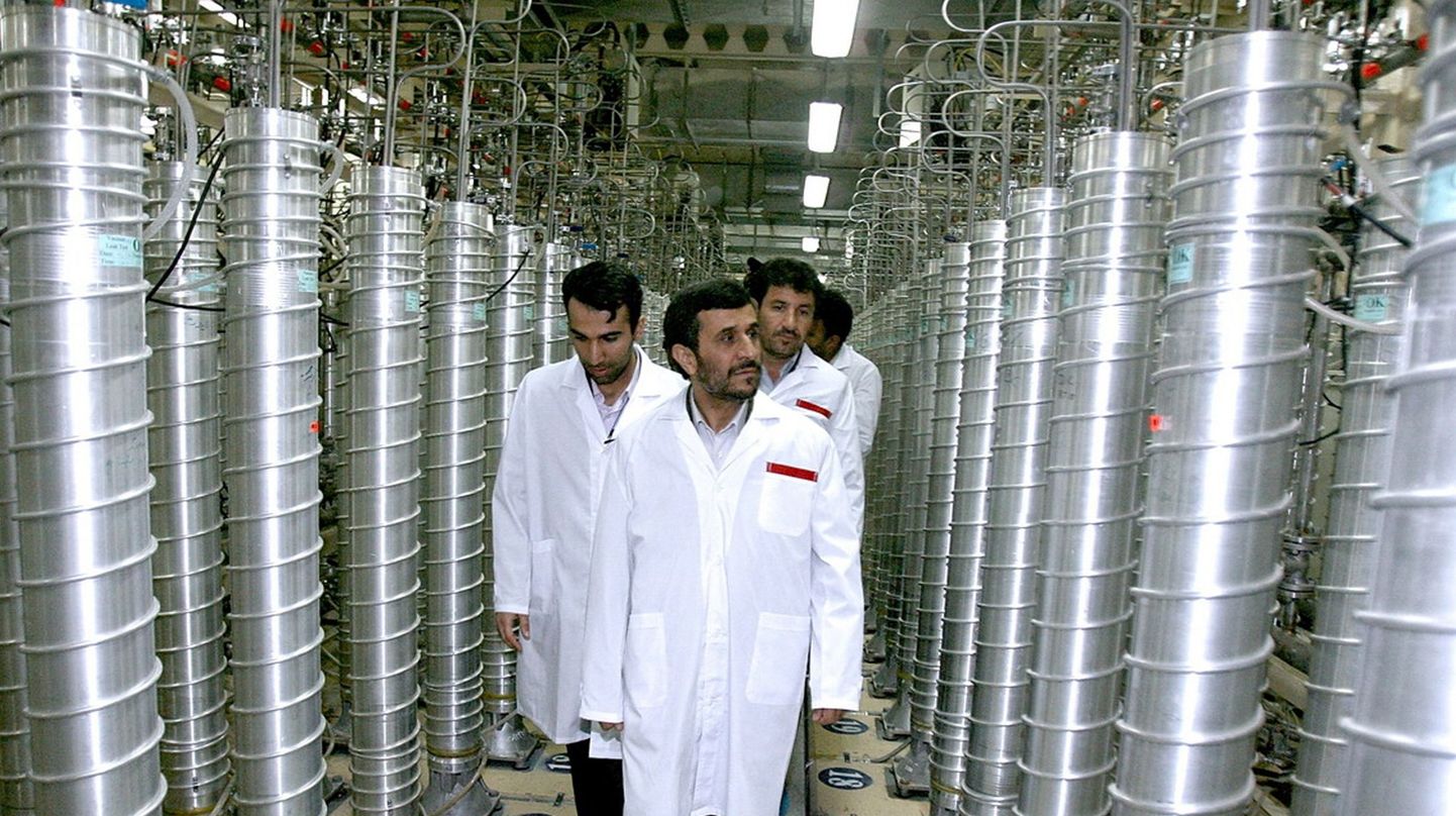 Iraani president Mahmoud Ahmadinejad külastamas Natanzi tuumakeskust