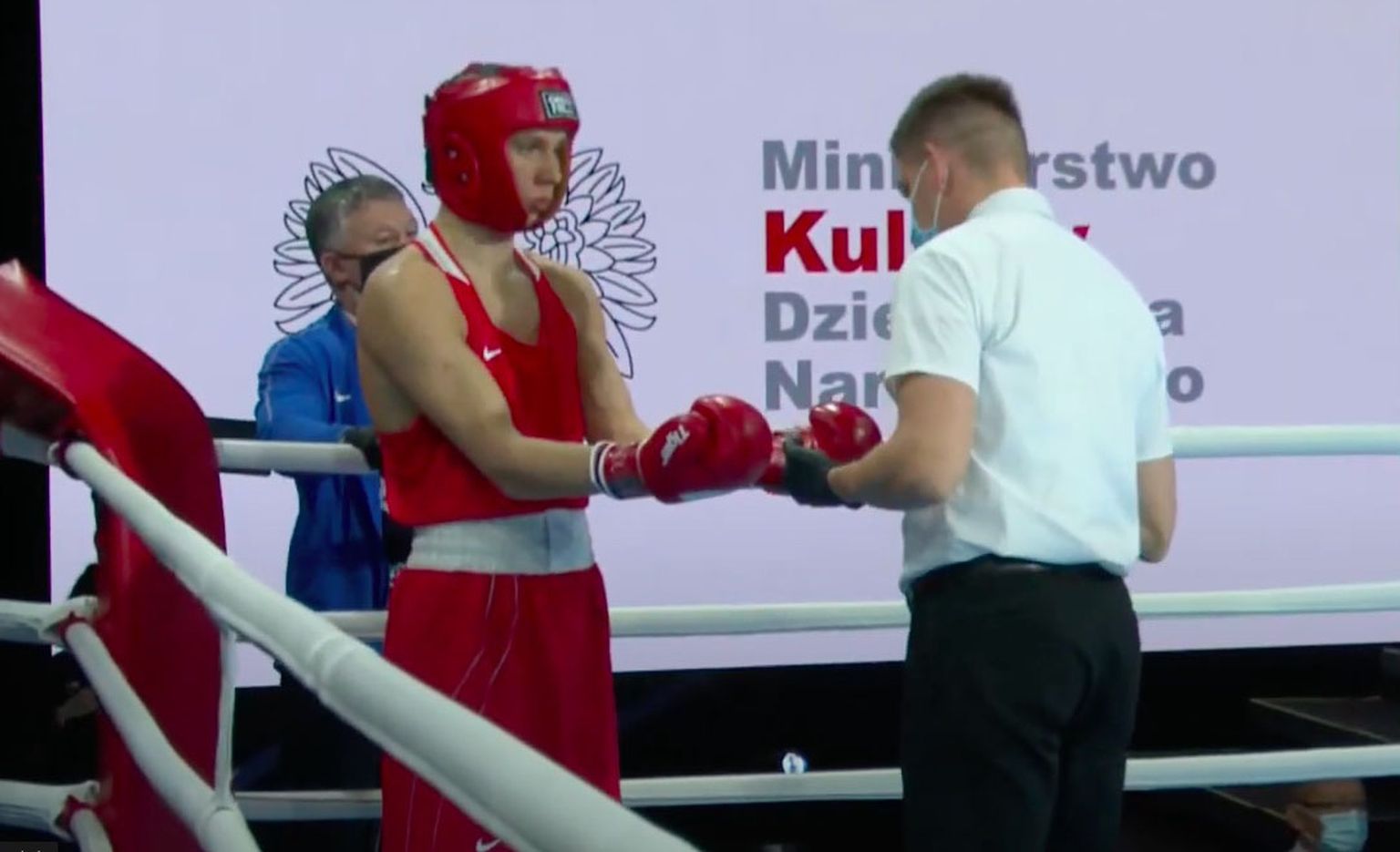 Нарвский боксер Антон Виноградов перед своим вторым боем на ринге молодежного чемпионата мира в польском Кельце.
