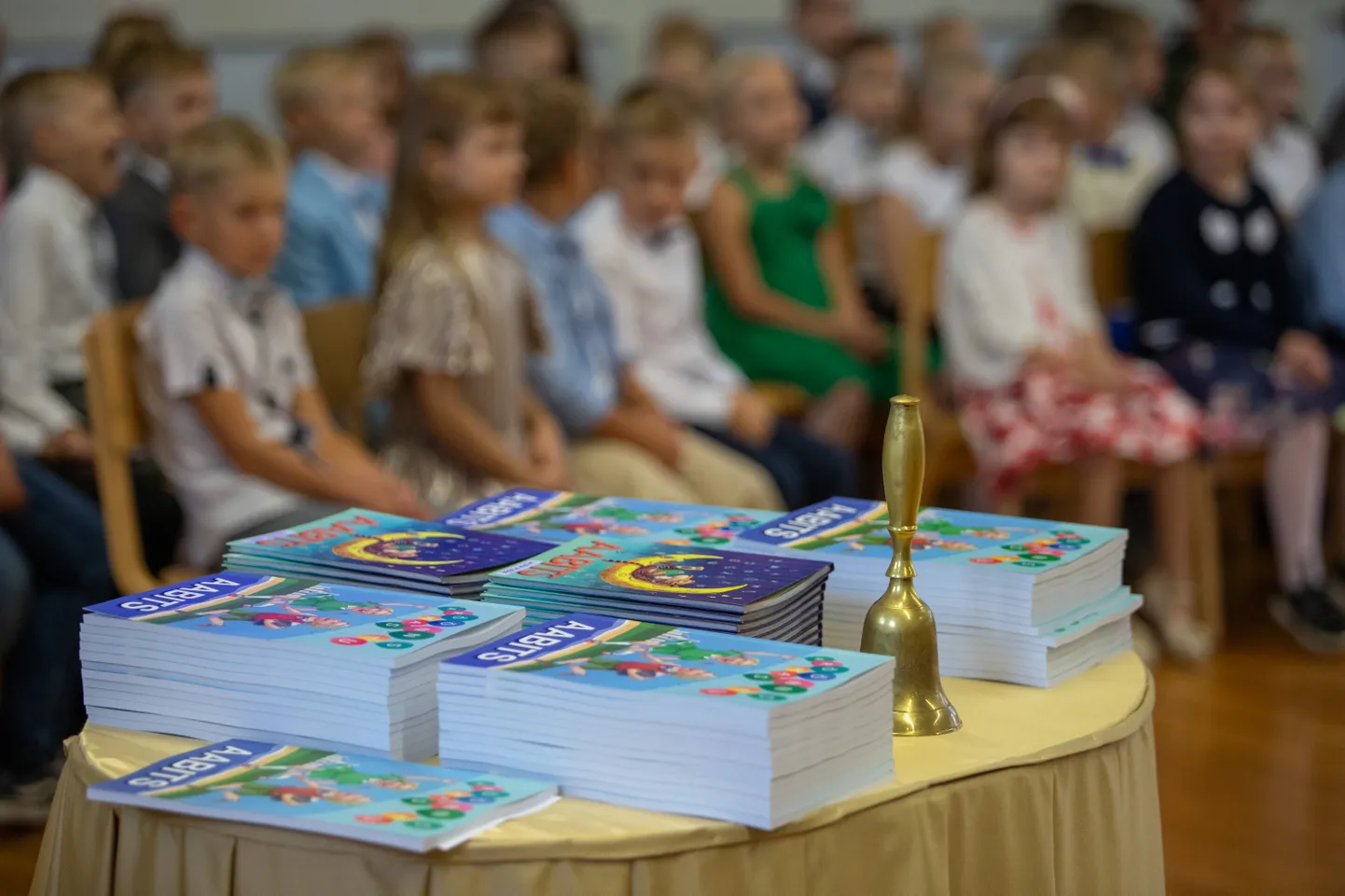 Esimese klassi avaaktus Viljandi Kesklinna koolis. Pilt on illustratiivne.